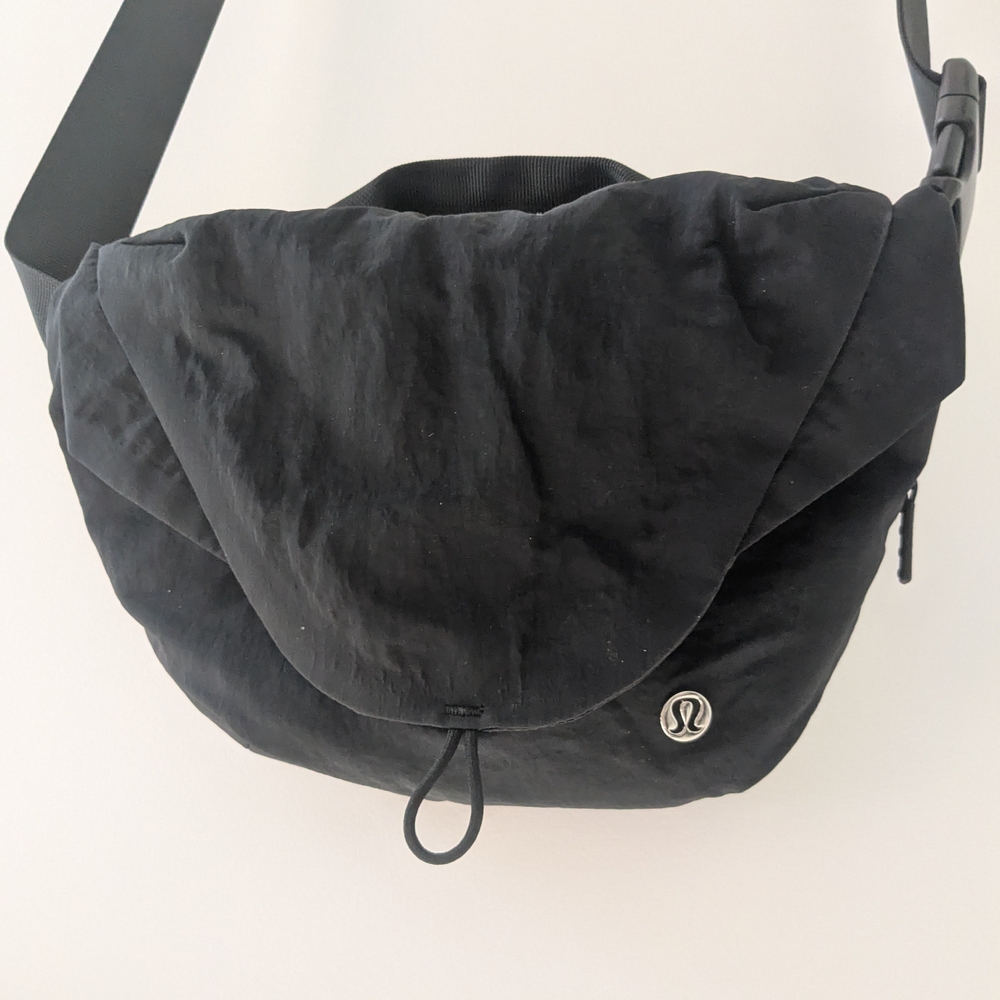 Lululemon Athletica Sleek Black Bag